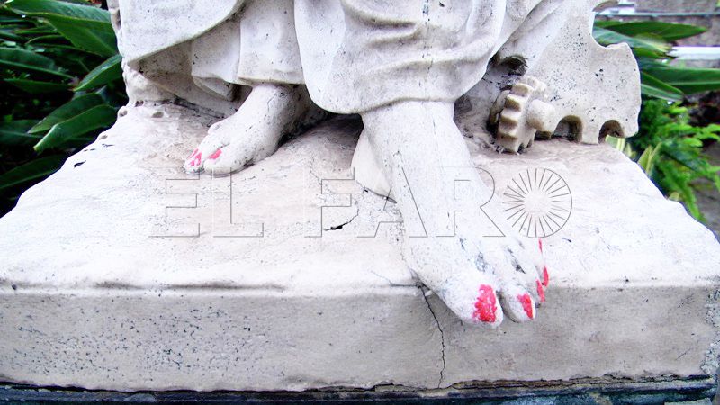 vandalismo-pintar-estatuas