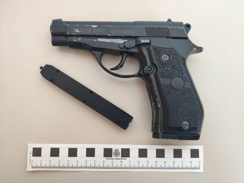 detenido-pistola-policia-nacional