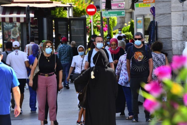 gente-calle-mascarrillas-coronavirus-001