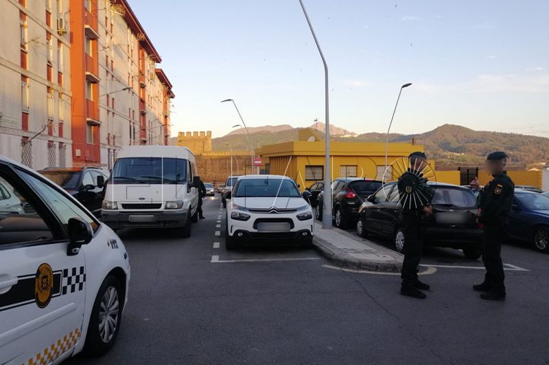 guardia-civil-operativo-registros-mixto-003
