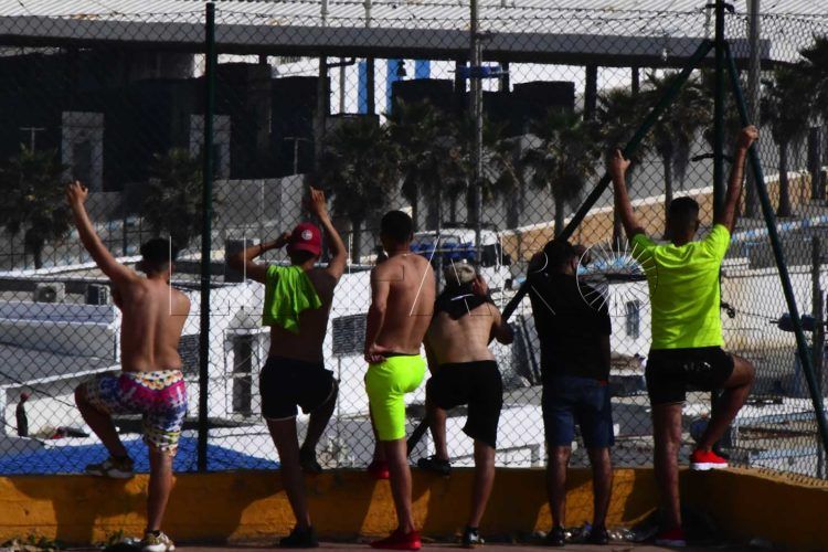 jovenes-marruecos-frontera-tarajal