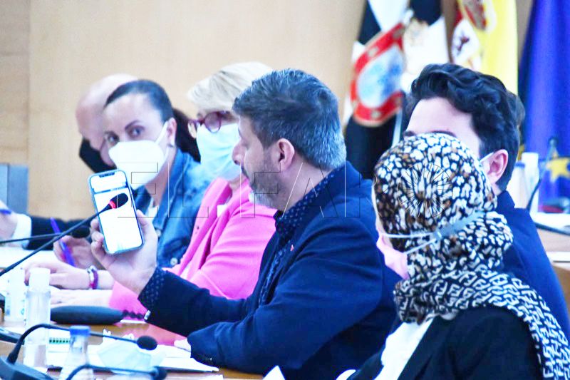 mohamed-mustafa-fatima-hamed-pleno-001