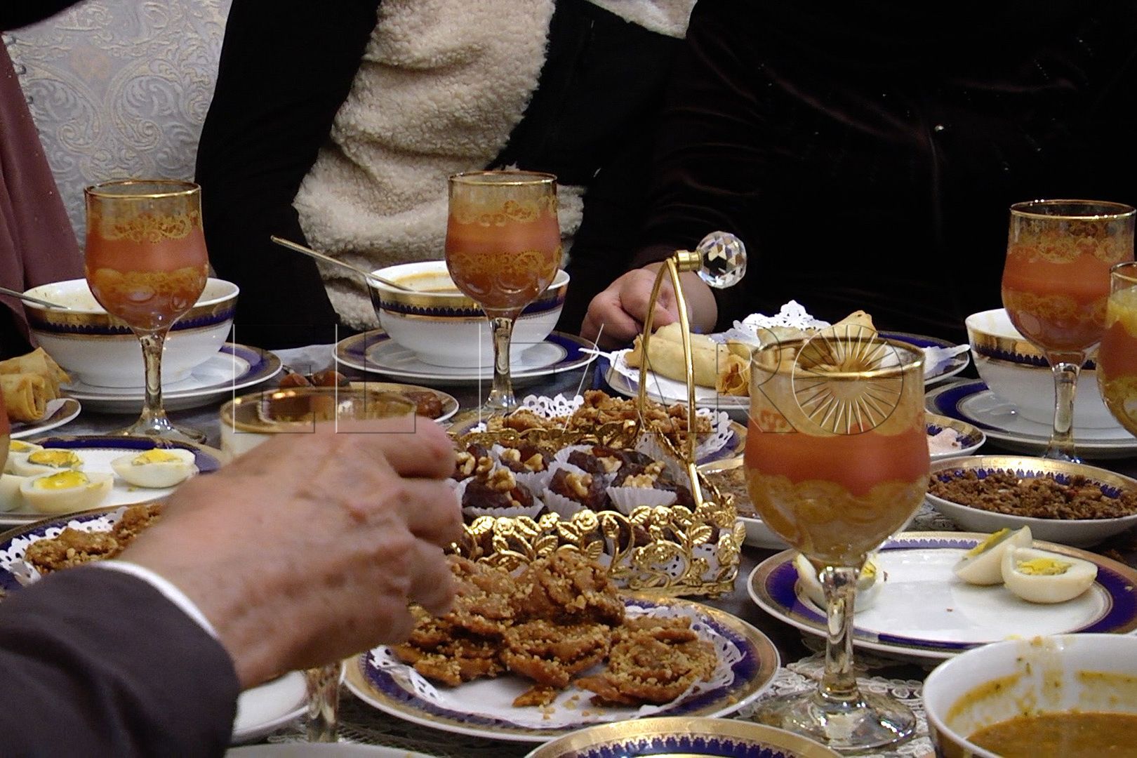 ramadan-ayuno-musulman-familia-alimentos (1)