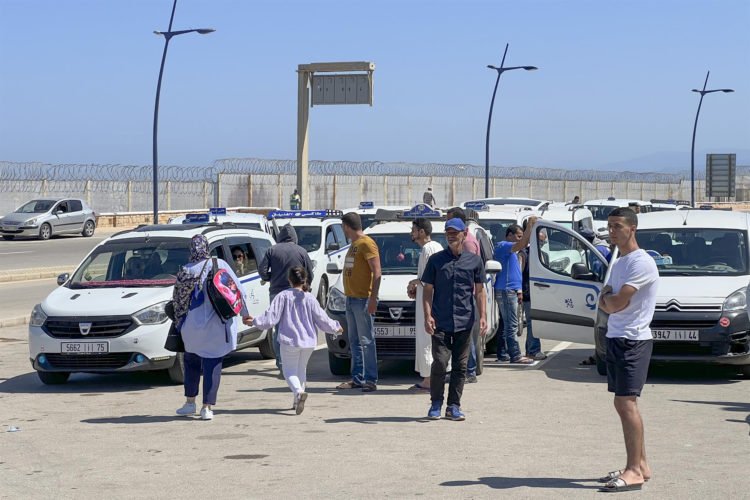 castillejos-marruecos-frontera- taxis (6)