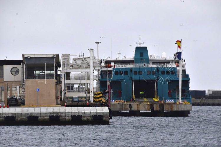 muelle-barco-balearia