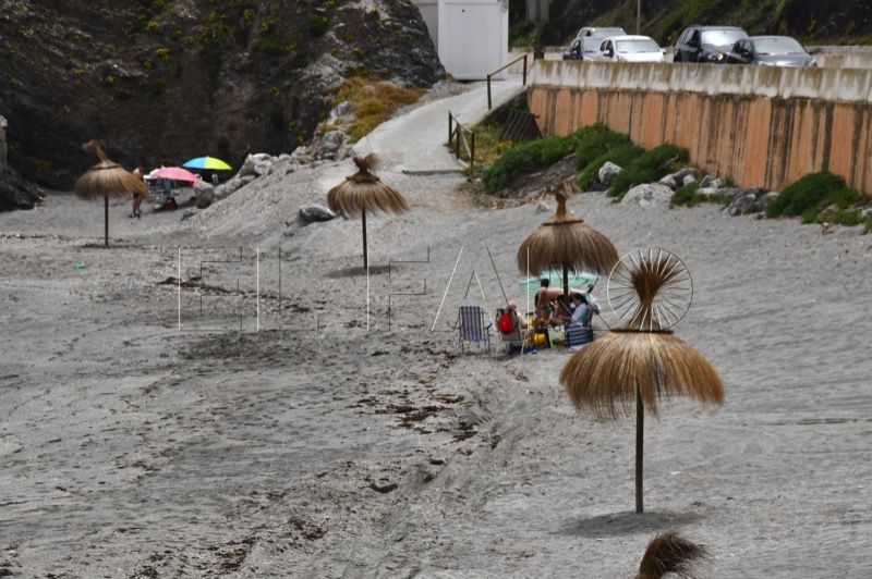 playa-sombrillas