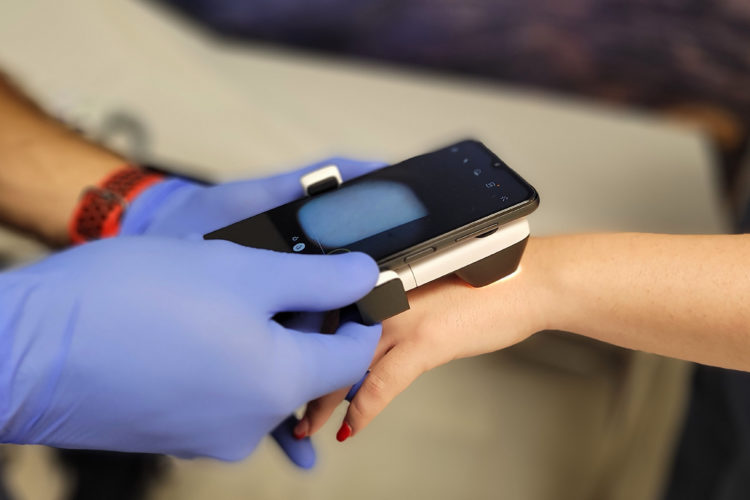 Quirónsalud Campo de Gibraltar alerta sobre la importancia en la identificación y la prevención del cáncer de piel