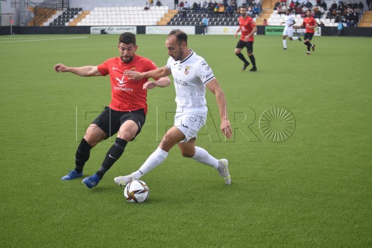 Uno de los jugadores de la AD Ceuta renovados.
