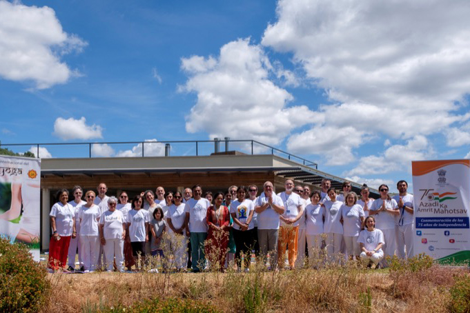 dia-internacional-yoga-comunidad-hindu-001