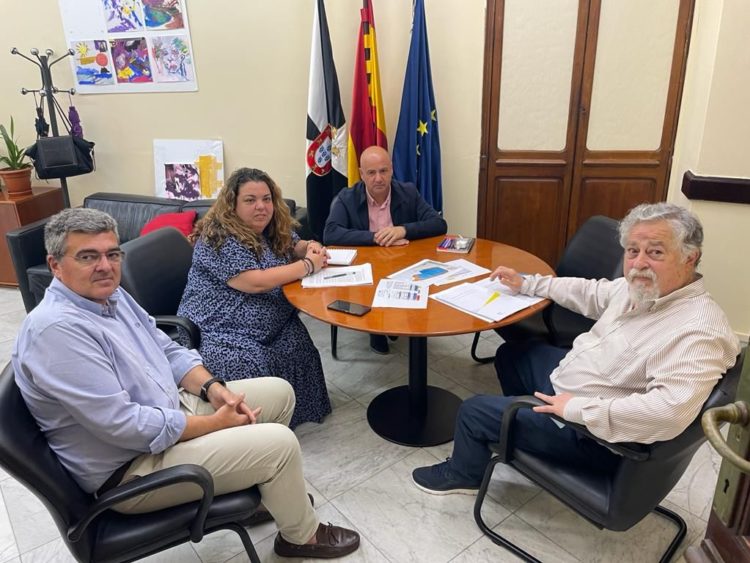 Representantes del PSOE ceutí y de Mahersa
