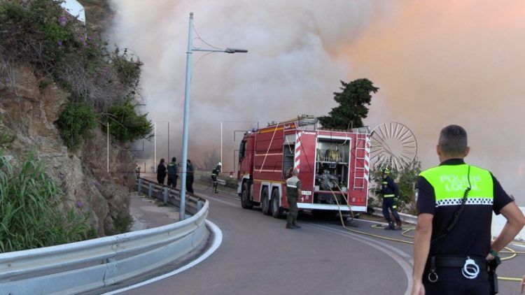 fuego-incendio-camino-ronda-bomberos-002