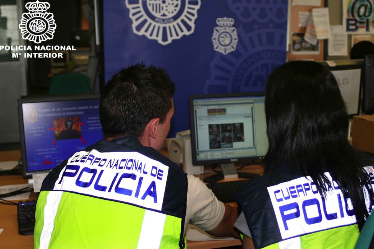 DETENIDO UN CIBERACOSADOR POR AMENAZAR A 250 MENORES PARA QUE ENVIARAN FOTOS
