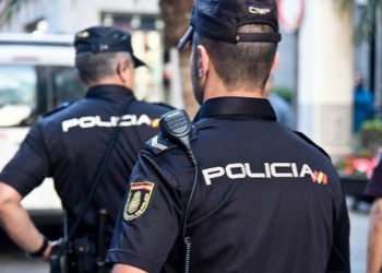 policia-nacional-espaldas
