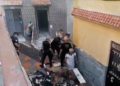 vecinos-policia-sofocan-incendio-casa-principe-004