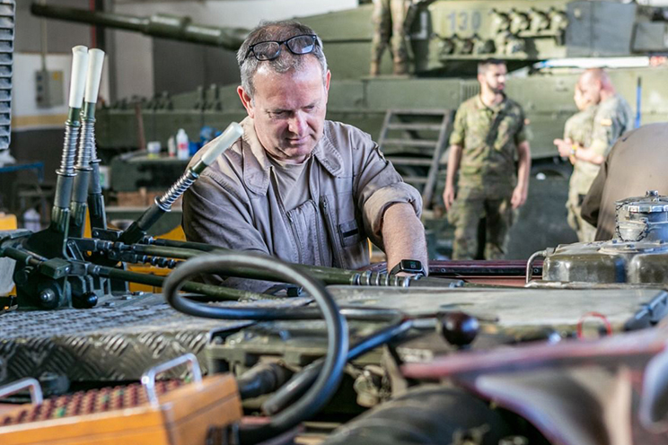 vehiculos-militares-reparacion (2)