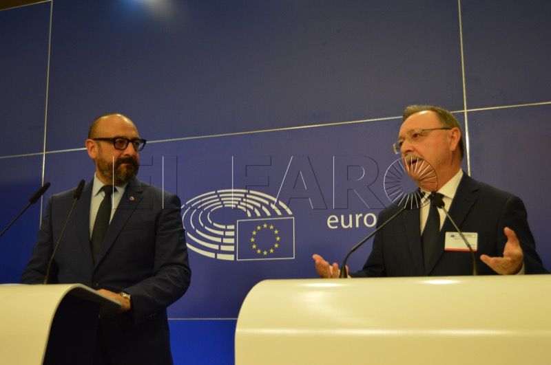 vivas-cañas-castro-bruselas-002