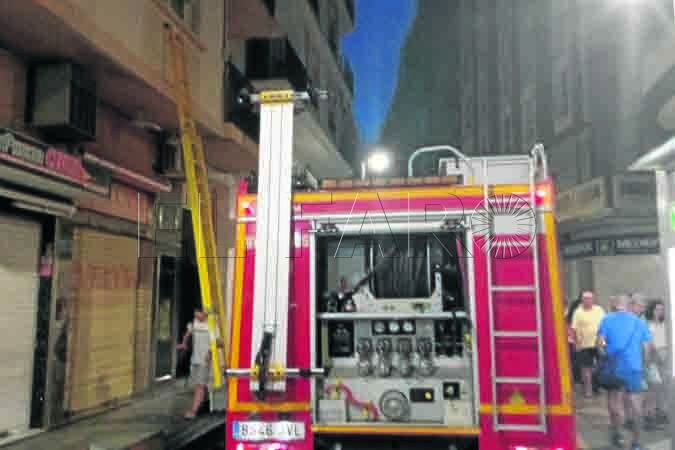 bomberos-rescate-calle-real-mujer-mayor-002