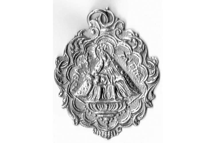 Medalla de la Virgen de Africa del siglo XVIII, con el aleo