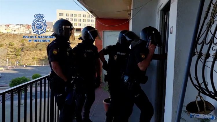 policia-nacional-detenidos-trafico-inmigrantes-loma-colmenar-007
