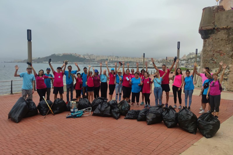 recogida-ceuta-sin-plastico-voluntarios-barco-logos-hope-001