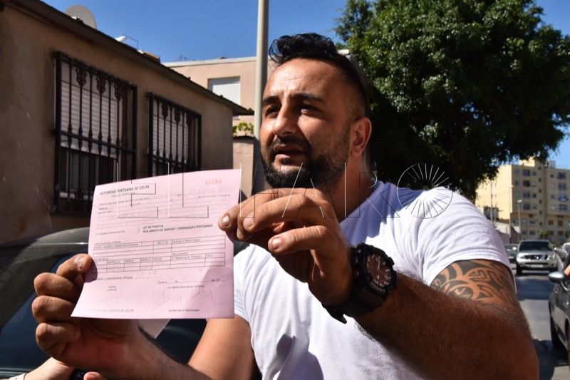 vecinos-coches-multados-barrio-latas-005
