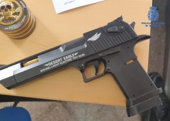 pistola falsa