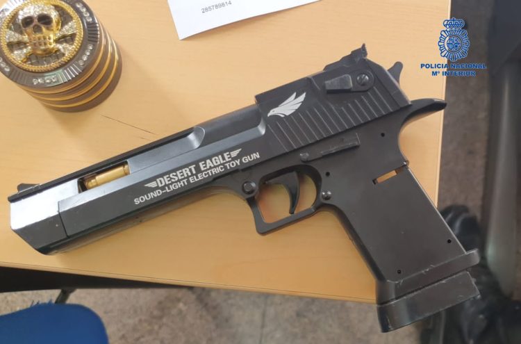 pistola falsa