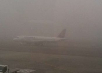 Aterrizar-con-esta-niebla-debe-ser-el-día-no-deseado-de-todo-piloto-de-avión-1280x720