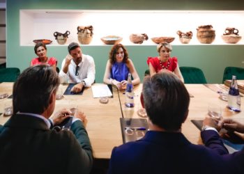 ayuso-camara-comercio-reunion-empresarios