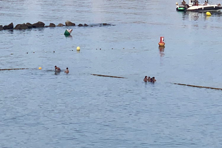 bañistas playa