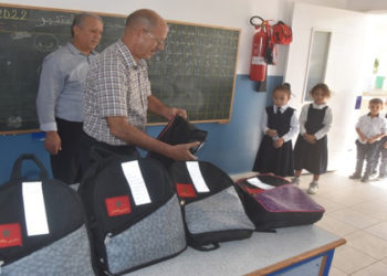 alumnos-tetuan-reciben-mochilas-colegios-marruecos-001