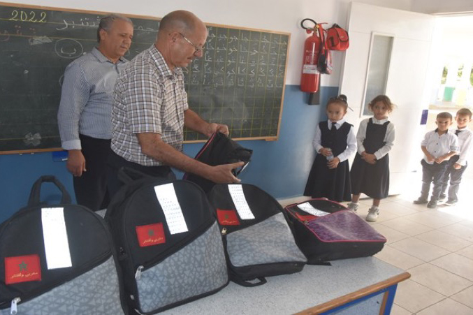 alumnos-tetuan-reciben-mochilas-colegios-marruecos-001