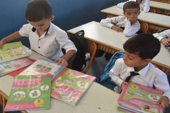 alumnos-tetuan-reciben-mochilas-colegios-marruecos-003