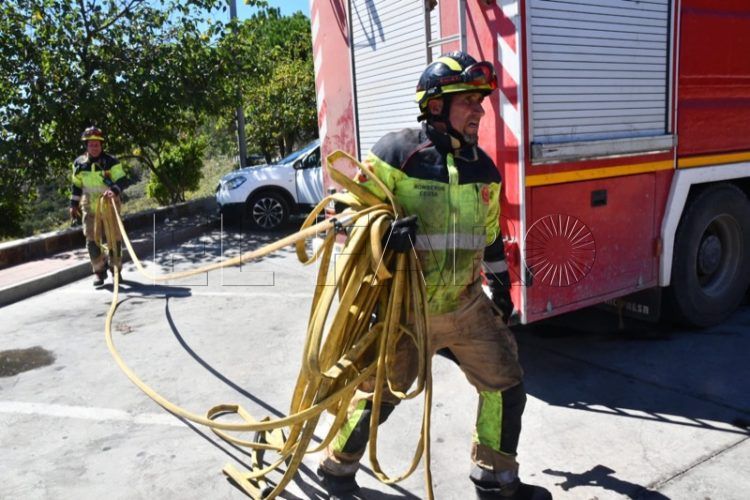 bomberos-incendio-monte-garcia-aldave-020