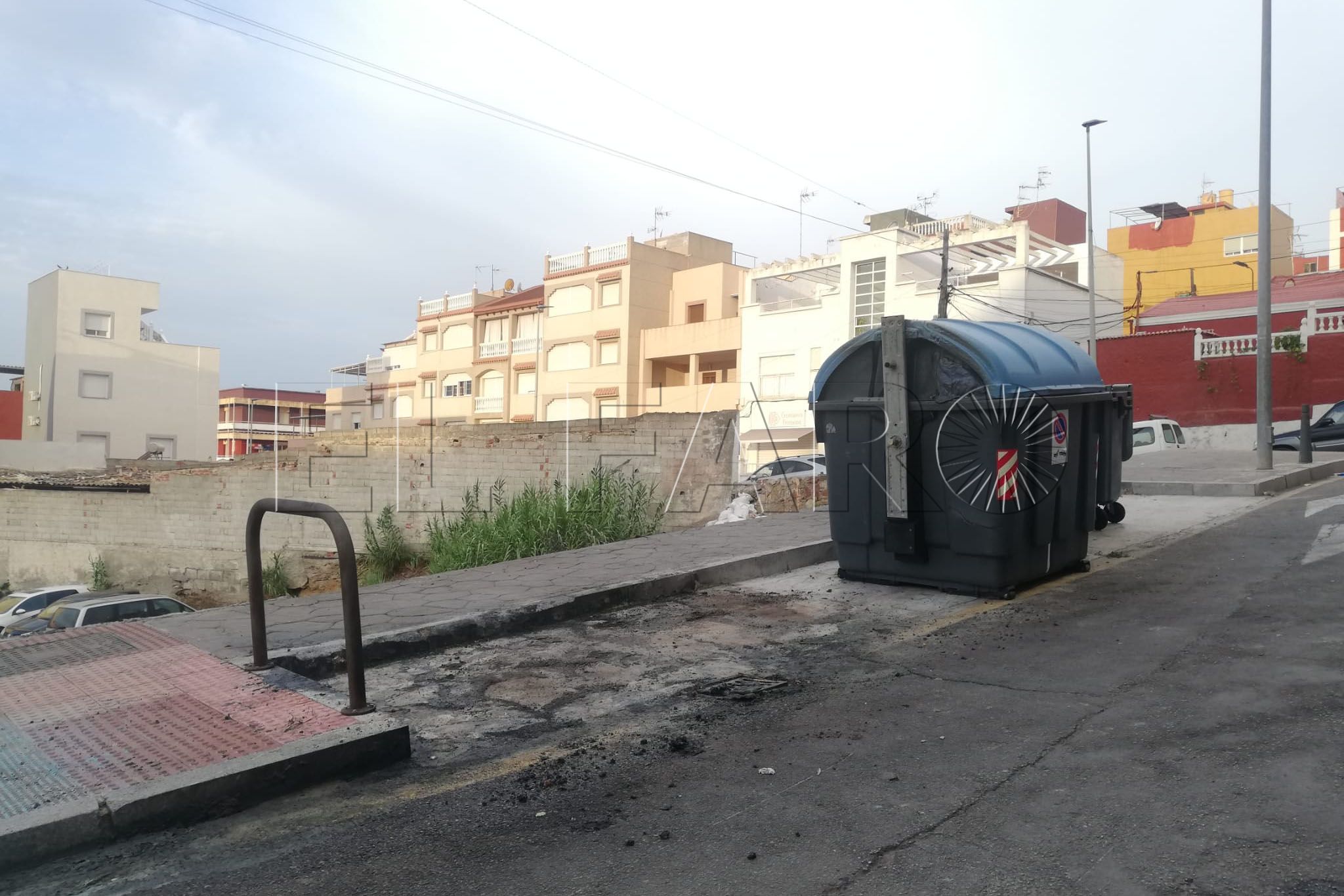 contenedores-quemados-miguel-arruda