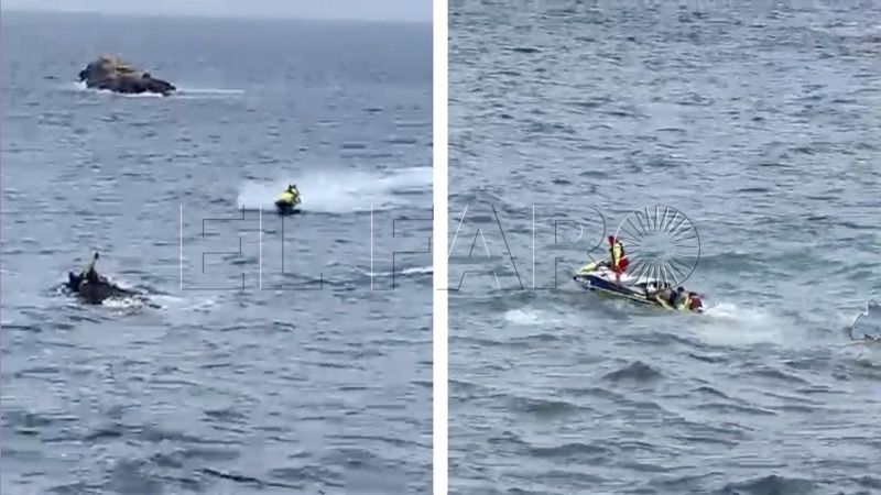 guardia-civil-moto-agua-inmigracion-mar-002