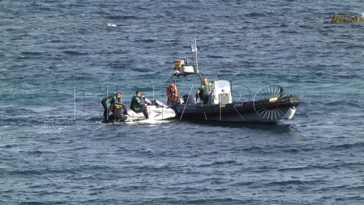 guardia-civil-moto-agua-mar