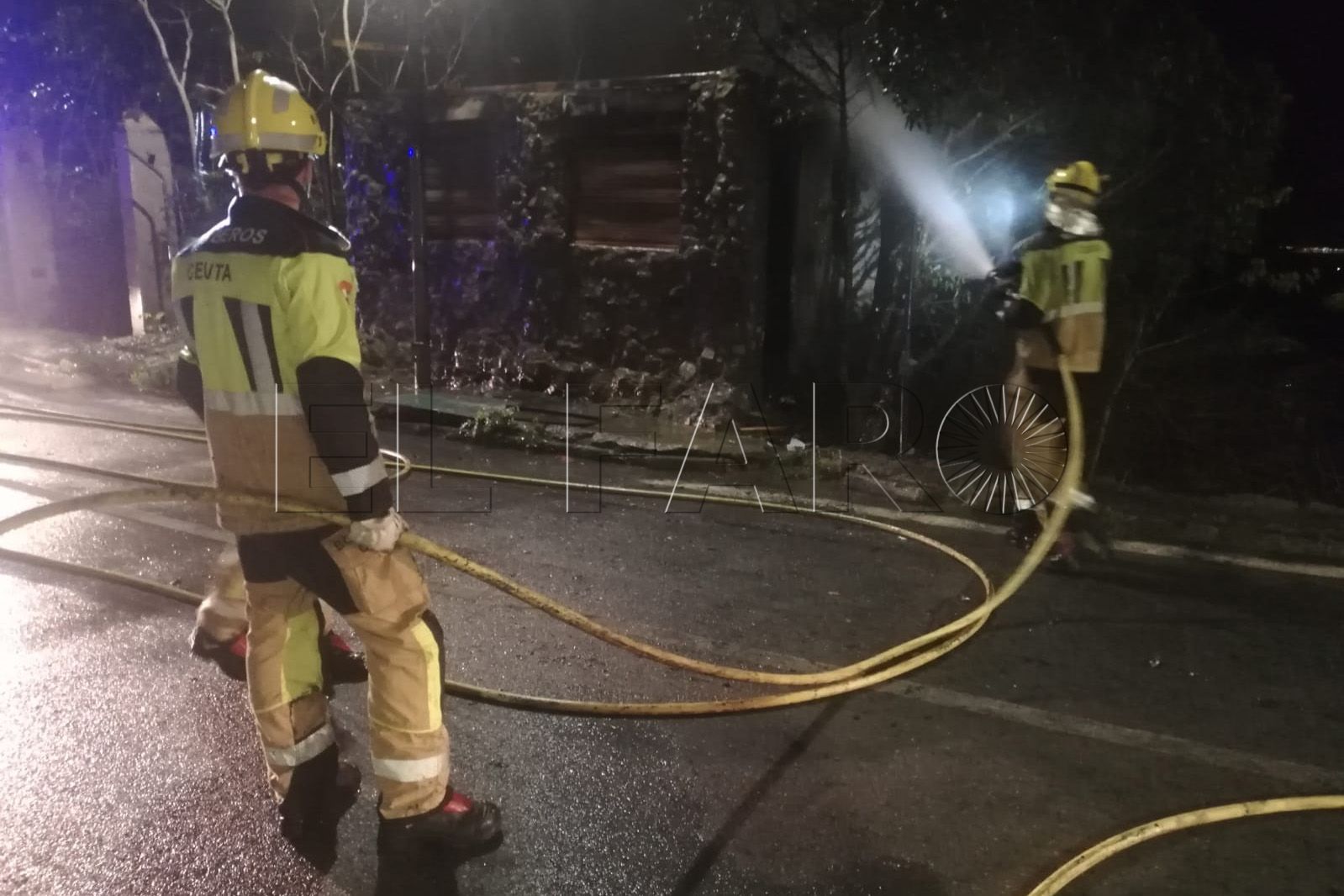 bomberos-incendio-hacho-hamburguesería (9)