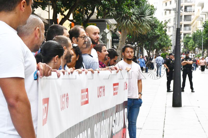 ccoo-ugt-concentracion-edificio-trujillo-005