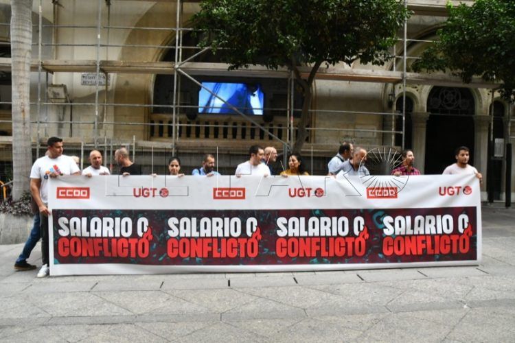 ccoo-ugt-concentracion-edificio-trujillo-007