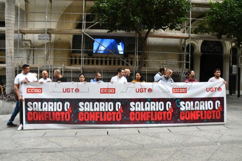 ccoo-ugt-concentracion-edificio-trujillo-007