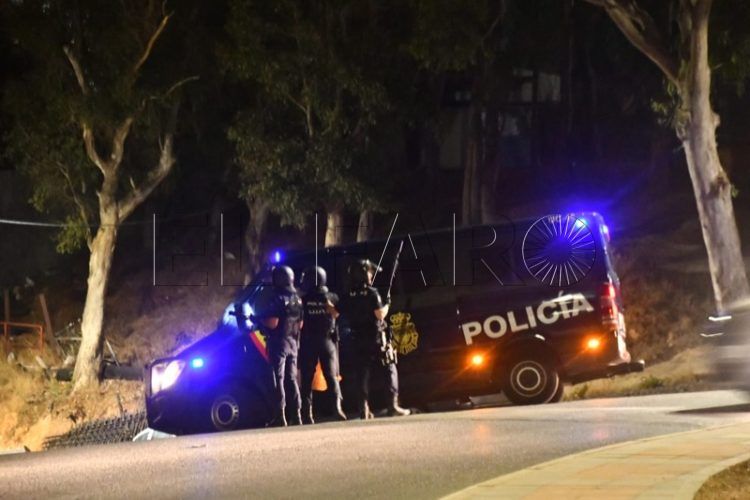 disparos-aire-policia-principe-apedreada-011