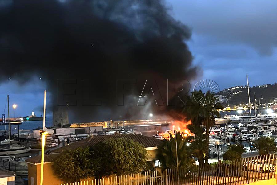 incendio-lancha-puerto (2)