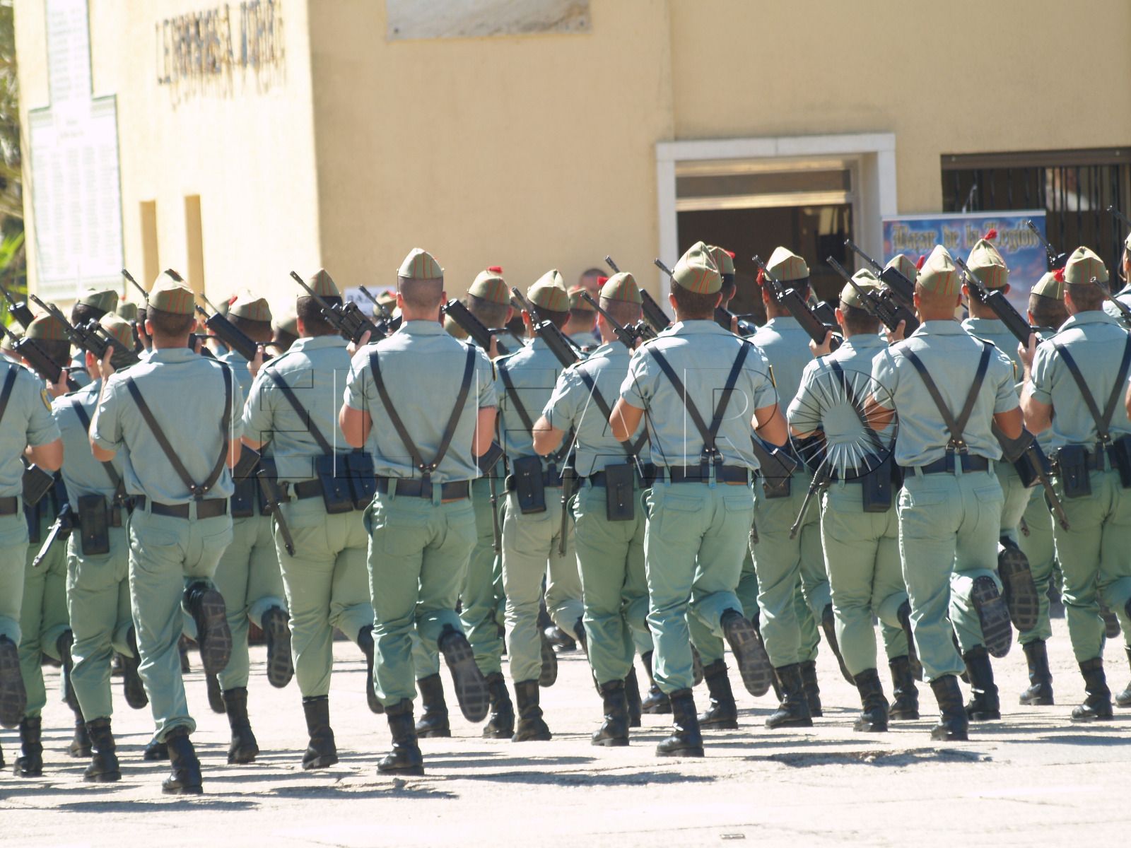 legion-legionarios-espaldas