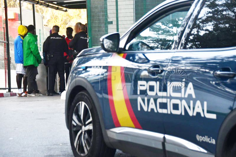 enfrentamiento-residentes-ceti-benitez-policia-006