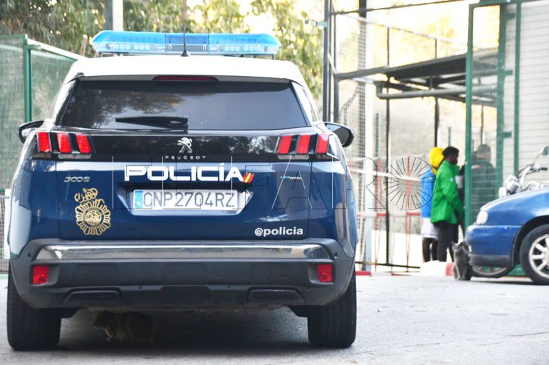 enfrentamiento-residentes-ceti-benitez-policia-007