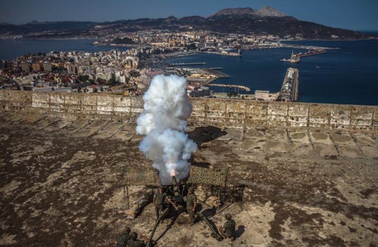 Salva o Cañonazo de las 12 en Ceuta
