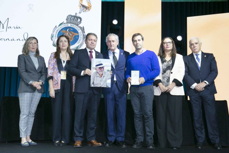 homenaje-medicos-roviralta-enrique-ostale