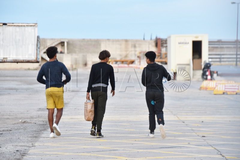 menores-puerto-005