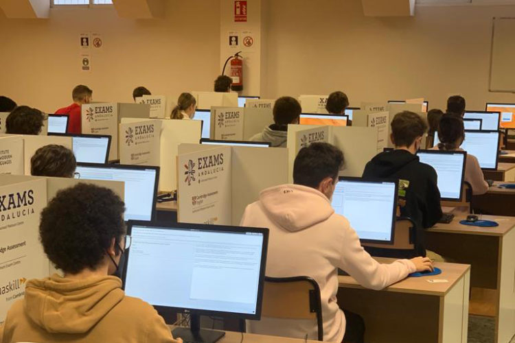 ordenador-examen-clase-aula (3)